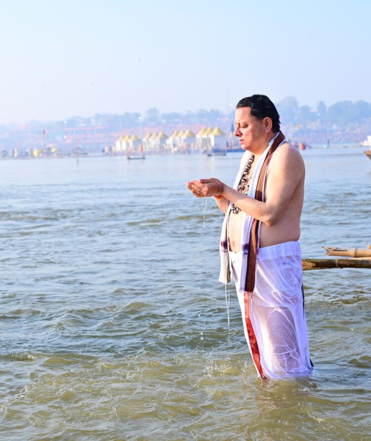 प्रयागराज महाकुंभ में उत्तराखंड के मुख्यमंत्री पुष्कर सिंह धामी ने आस्था की डुबकी लगाते हुए सनातन संस्कृति के प्रति आस्था दिखाई, श्रवण कुमार के रूप में अपनी माता और परिवार के साथ प्रयागराज महाकुंभ के दर्शन किए