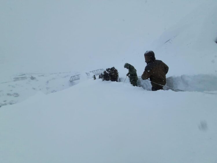 बर्फ मे लापता 22 जिंदगियों की तलाश जारी, सर्च और रेस्क्यू ऑपरेशन में खराब मौसम बन रहा है बाधा