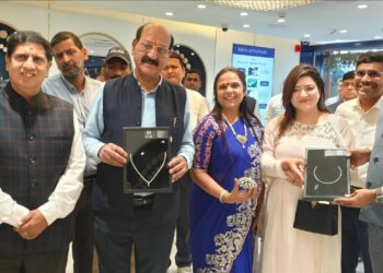देहरादून के जीएमएस रोड पर एक्सक्लूसिव ज्वेलर्स शोरूम का उद्घाटन बड़ी संख्या में पहुंचे लोग,मंत्री सुबोध उनियाल ने किया उद्घाटन