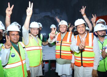 देश की सबसे लम्बी रेलवे टनल जानसू का हुआ ब्रेकथ्रू