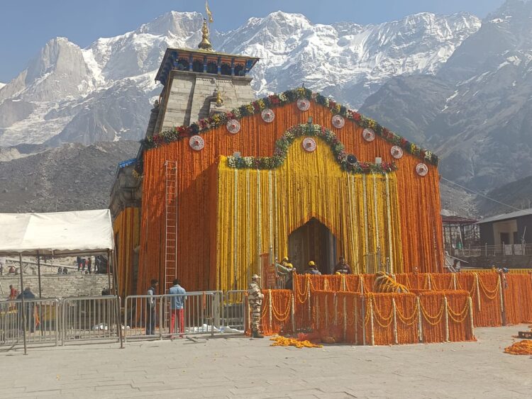 मंत्र उच्चारण के बीच विधि-विधान से खुले ग्यारहवें ज्योर्तिलिंग श्री केदारनाथ धाम के कपाट।