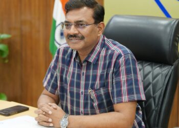उत्तराखंड के मुख्य सचिव आनंद बर्द्धन ने ली मंडल रेल प्रबंधक मुरादाबाद एवं इज्जतनगर के साथ बैठक