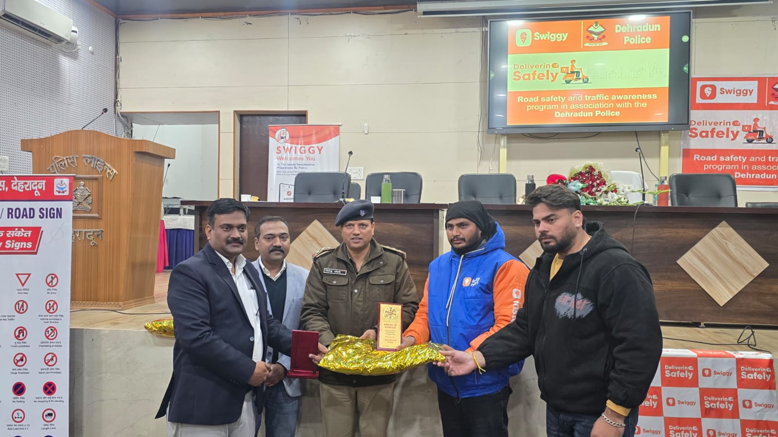 Swiggy Delivery Boy’s को यातायात नियमों के प्रति किया जागरुक