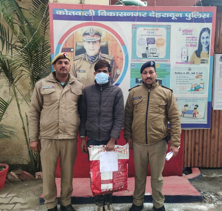 देहरादून पुलिस ने 24 घंटे में दो चोरी की घटनाओं का किया पर्दाफाश, बैटरियां व कॉपर वायर बरामद