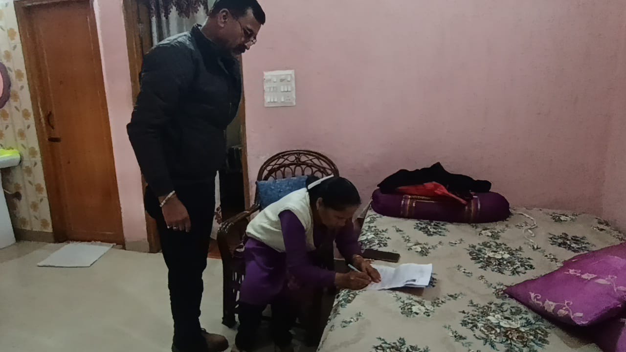 सीएम हेल्पलाइन बनी सहारा: वृद्धावस्था पेंशन दिलाने में जिला प्रशासन का त्वरित एक्शन