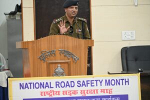 दून पुलिस का बड़ा सड़क सुरक्षा अभियान: 140 चालक और 50+ डिलीवरी बॉयज को दिलाई सुरक्षा शपथ