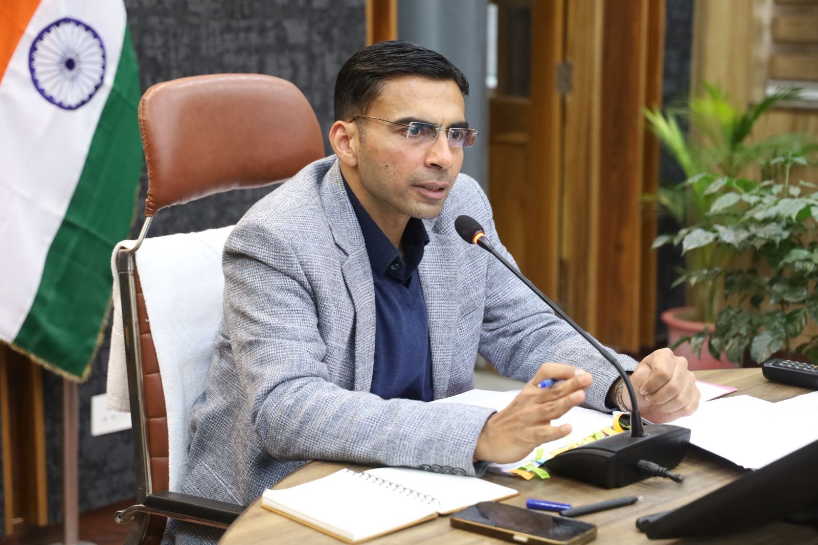 लंबित राजस्व वादों पर डीएम सख्त, एक साल पुराने मामलों के शीघ्र निस्तारण के आदेश