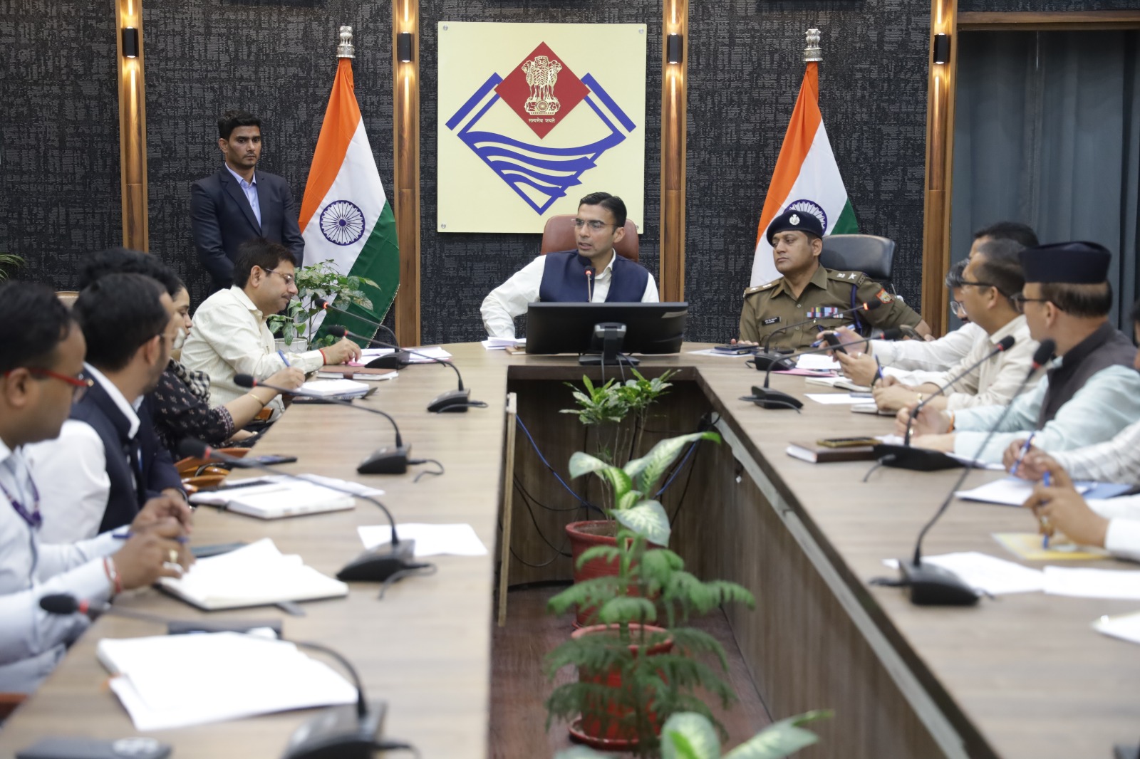 एजेसियों पर गैस वितरण का अवैध संग्रहण, व्ययपर्वतन बिचौंलियों की संलिप्तता, अवैध रिफिलिंग पाए जाने पर गैस एजेंसियों होगी सील 