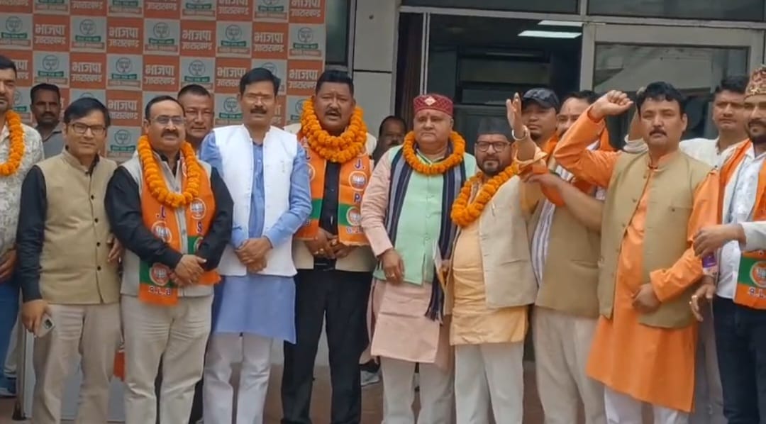 पिथौरागढ़ सीमांत क्षेत्र से नगर पंचायत अध्यक्ष समेत कई जनप्रतिनिधि भाजपा में शामिल