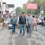 देहरादून में रोड कटिंग के बाद सड़कों के रेस्टोरेशन कार्यों का औचक निरीक्षण, लापरवाही पर सख्त कार्रवाई के निर्देश