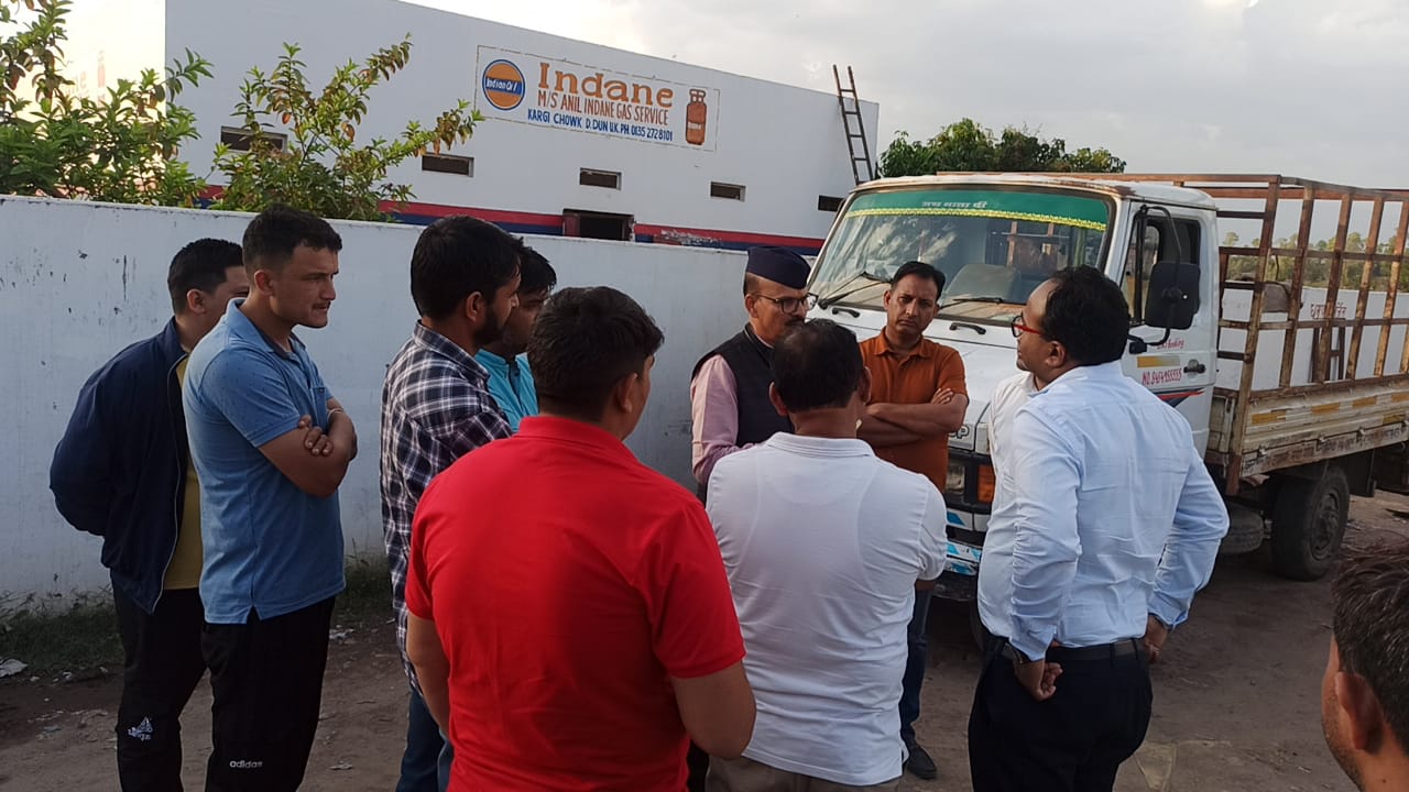 देहरादून में एलपीजी कालाबाजारी पर सख्ती, डोईवाला-विकासनगर से 9 घरेलू सिलेंडर जब्त