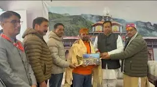 बीकेटीसी सदस्य ने मंदिर समिति को दिए 1.01 करोड़ रुपये दान