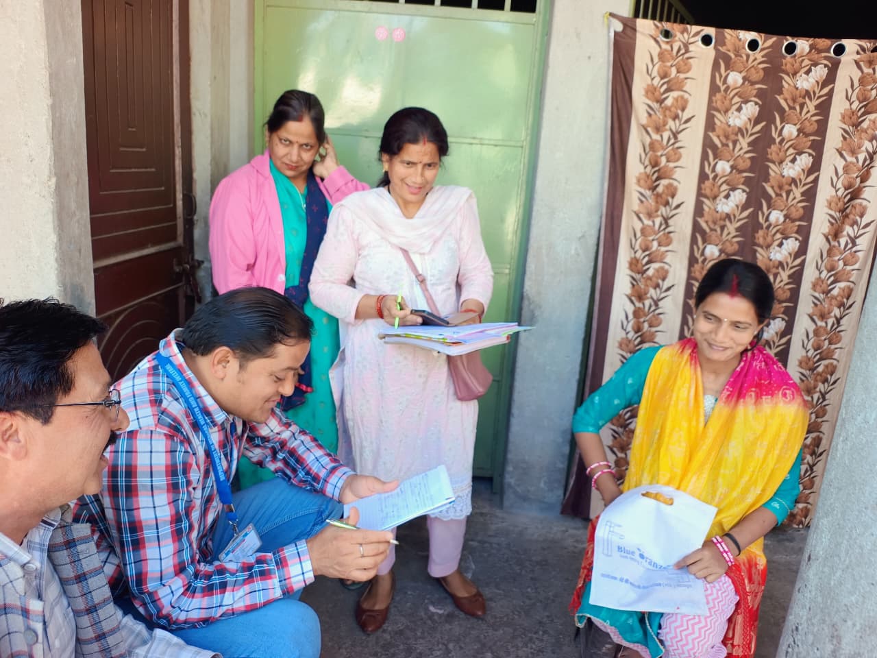 “सुरक्षित मातृत्व की ओर कदम: संस्थागत प्रसव के लिए स्वास्थ्य विभाग का डोर-टू-डोर अभियान”