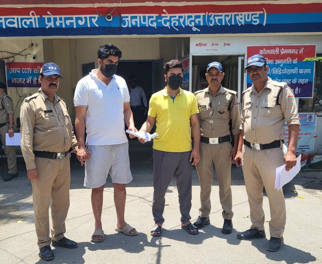 आपराधिक घटना को अंजाम देने की फिराक में घूम रहे 02 अभियुक्तो को दून पुलिस ने किया गिरफ्तार