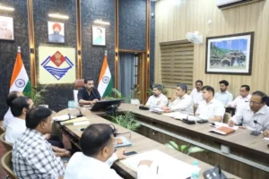 अर्थव्यवस्था को मजबूती देने वाली योजनाएं जिला प्लान में हों शामिल: डीएम