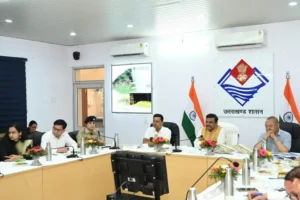 टिहरी में विकास कार्यों की मुख्य सचिव ने की समीक्षा, समयबद्धता और गुणवत्ता पर दिया जोर