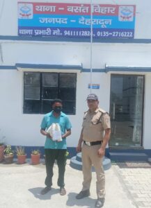 चाय की दुकान की आड़ में लोगों को शराब पिलाने वाले अभियुक्त को दून पुलिस ने किया गिरफ्तार