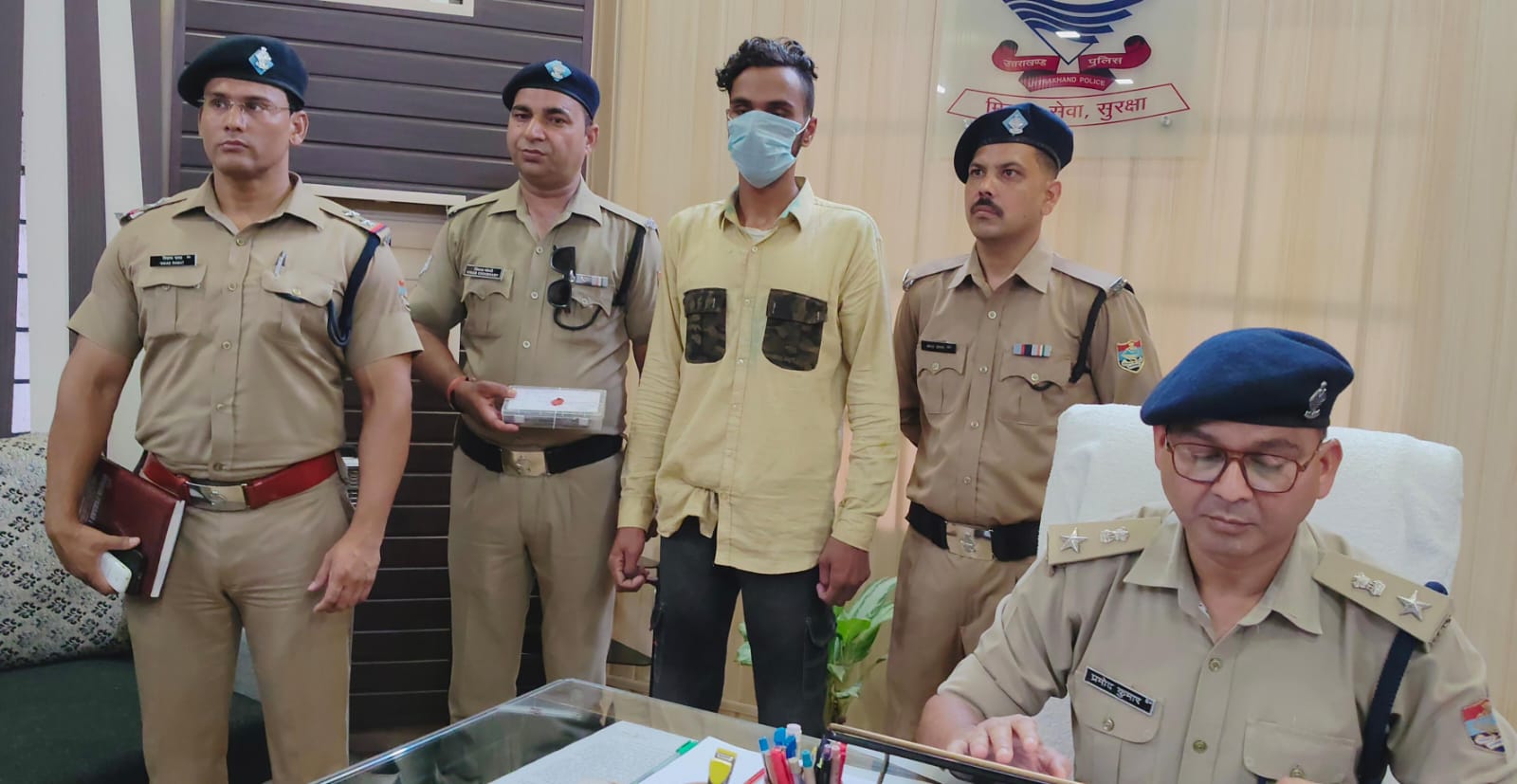 सोशल मीडिया पर बम धमकी फैलाने वाला आरोपी गिरफ्तार, दून पुलिस की बड़ी कार्रवाई
