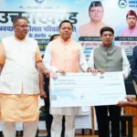 उत्तराखंड में ग्रीन ट्रांसपोर्ट को बढ़ावा: CM धामी ने बांटे सब्सिडी चेक, 11 स्वच्छ ईंधन वाहनों को दिखाई हरी झंडी