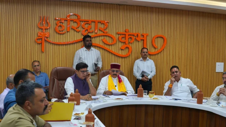 कांवड़ मेला 2026: सतपाल महाराज ने तैयारियों की समीक्षा, सुरक्षा–व्यवस्था पर सख्त निर्देश; श्रद्धालुओं पर हेलीकॉप्टर से पुष्पवर्षा प्रस्ताव