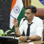 देहरादून: समाधान दिवस में 164 शिकायतों पर डीएम आशीष चौहान का बड़ा एक्शन, अधिकारियों को दी सख्त चेतावनी
