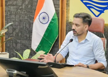देहरादून में मौसम का ‘रेड अलर्ट’: अत्यंत भारी बारिश की चेतावनी, प्रशासन 24×7 अलर्ट मोड में