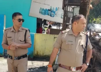 चमोली। गौचर में नाबालिगों के हाथों में वाहन और गलियों में नशे पर पुलिस की सख्ती, चार दोपहिया सीज