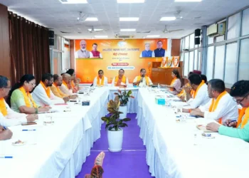 मुख्यमंत्री धामी ने पौड़ी, टिहरी और हरिद्वार लोकसभा क्षेत्रों की ली संगठनात्मक बैठक