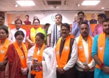 श्रीनगर मेयर समेत 10 पार्षद भाजपा में शामिल