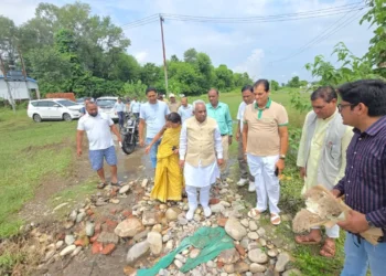 बाढ़ प्रभावित क्षेत्रों का मंत्री और विधायक ने किया स्थलीय निरीक्षण, अधिकारियों को त्वरित कार्रवाई के निर्देश