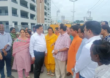 आढ़त बाजार के विकास कार्यों का विधायक विनोद चमोली और एमडीडीए उपाध्यक्ष बंशीधर तिवारी ने किया स्थलीय निरीक्षण