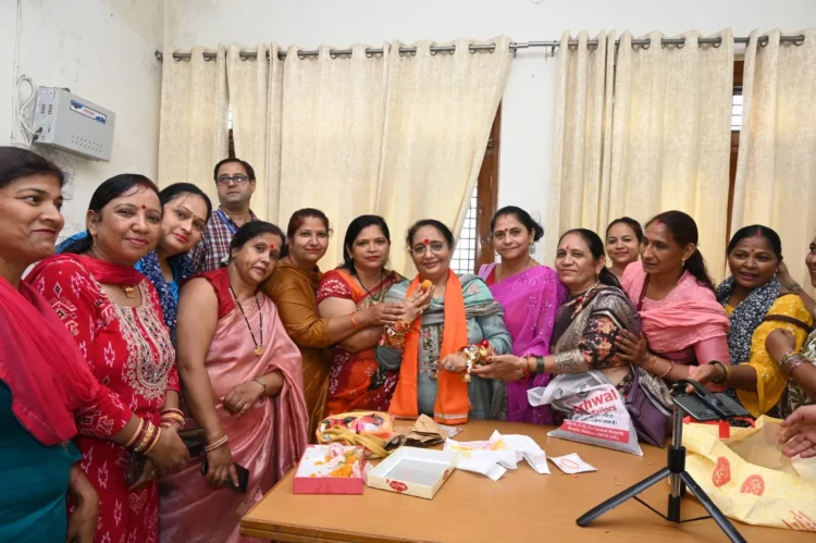 कोटद्वार क्षेत्रवासियों के साथ विधानसभा अध्यक्ष ऋतु खण्डूडी भूषण ने मनाया रक्षा बंधन