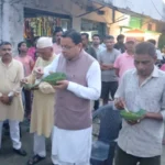 मुख्यमंत्री धामी ने ‘लोकल फॉर वोकल’ को दिया प्रोत्साहन, लोहियाहेड में पैदल पहुंचकर स्थानीय स्टॉल पर लिया टिकी का स्वाद