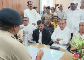 राहुल गांधी पर FIR के विरोध में कांग्रेस का हल्लाबोल, हल्द्वानी कोतवाली का किया घेराव