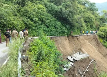 मसूरी जाने वालों के लिए बड़ी खबर: NH-707A का बड़ा हिस्सा टूटा, कैम्पटी-यमुना ब्रिज मार्ग पूरी तरह बंद